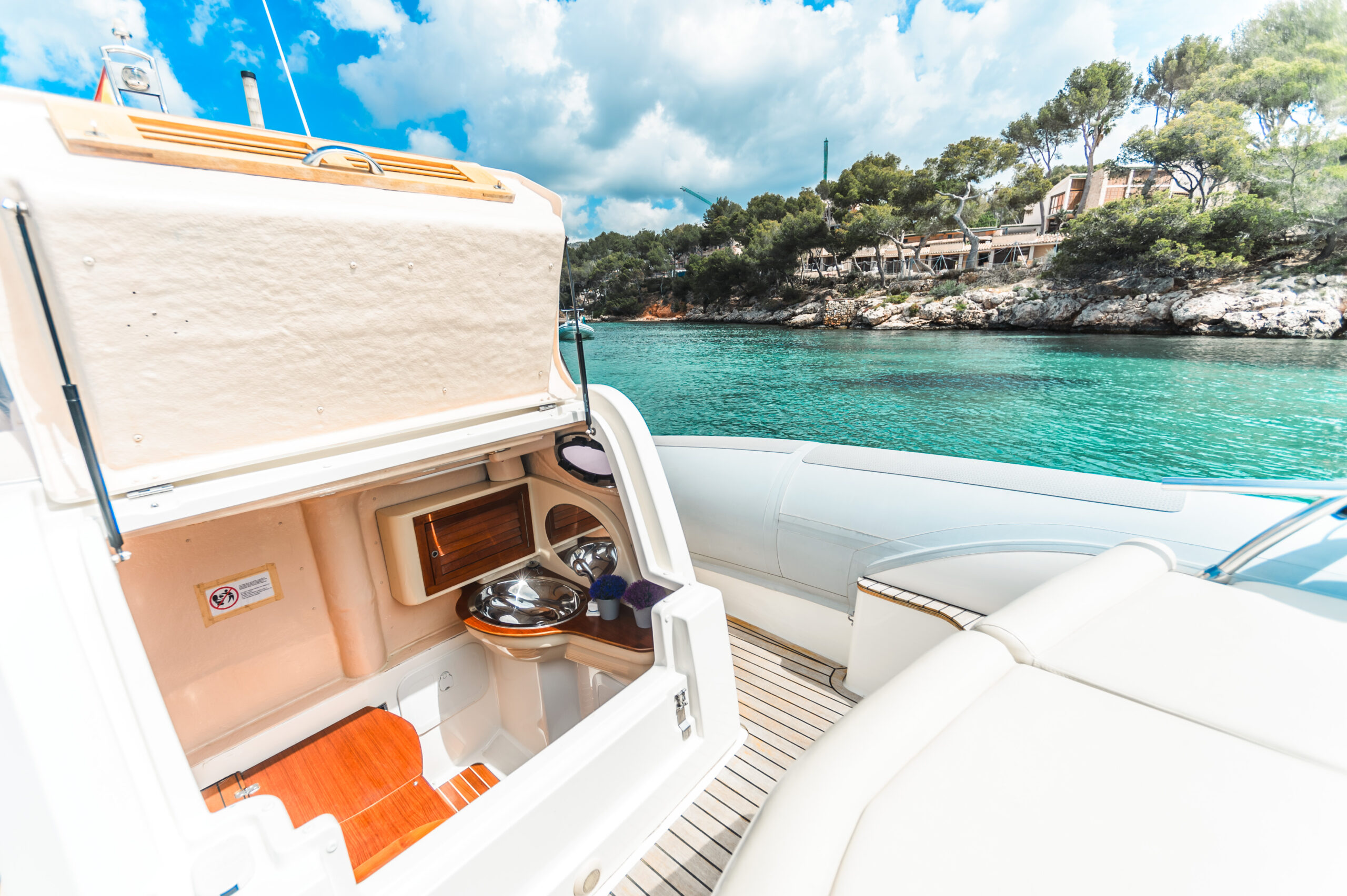 Marlin Rib 38 - rent a boat Mallorca baño