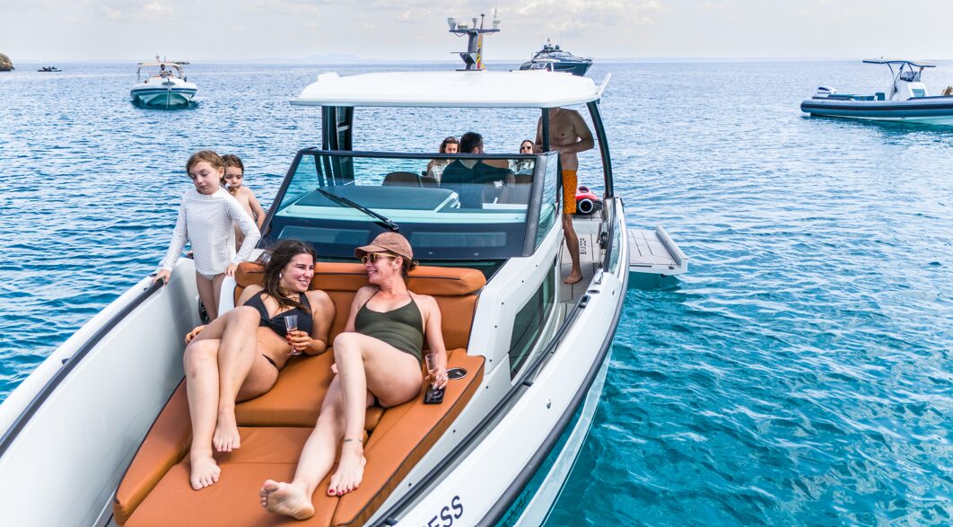 Saxdor 320 GTO rent a boat Mallorca