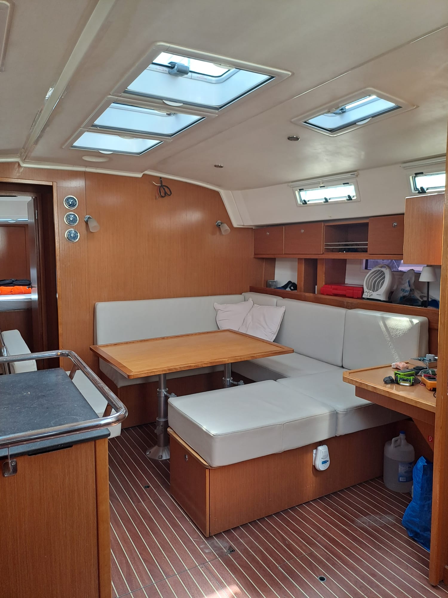 CHAMÁN – Bavaria 45 Cruiser (2010) interior 2